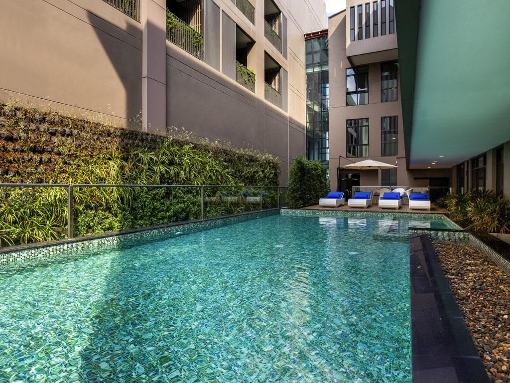 Metropolis Suites Bangkok, Tapestry Collection By Hilton Exterior photo