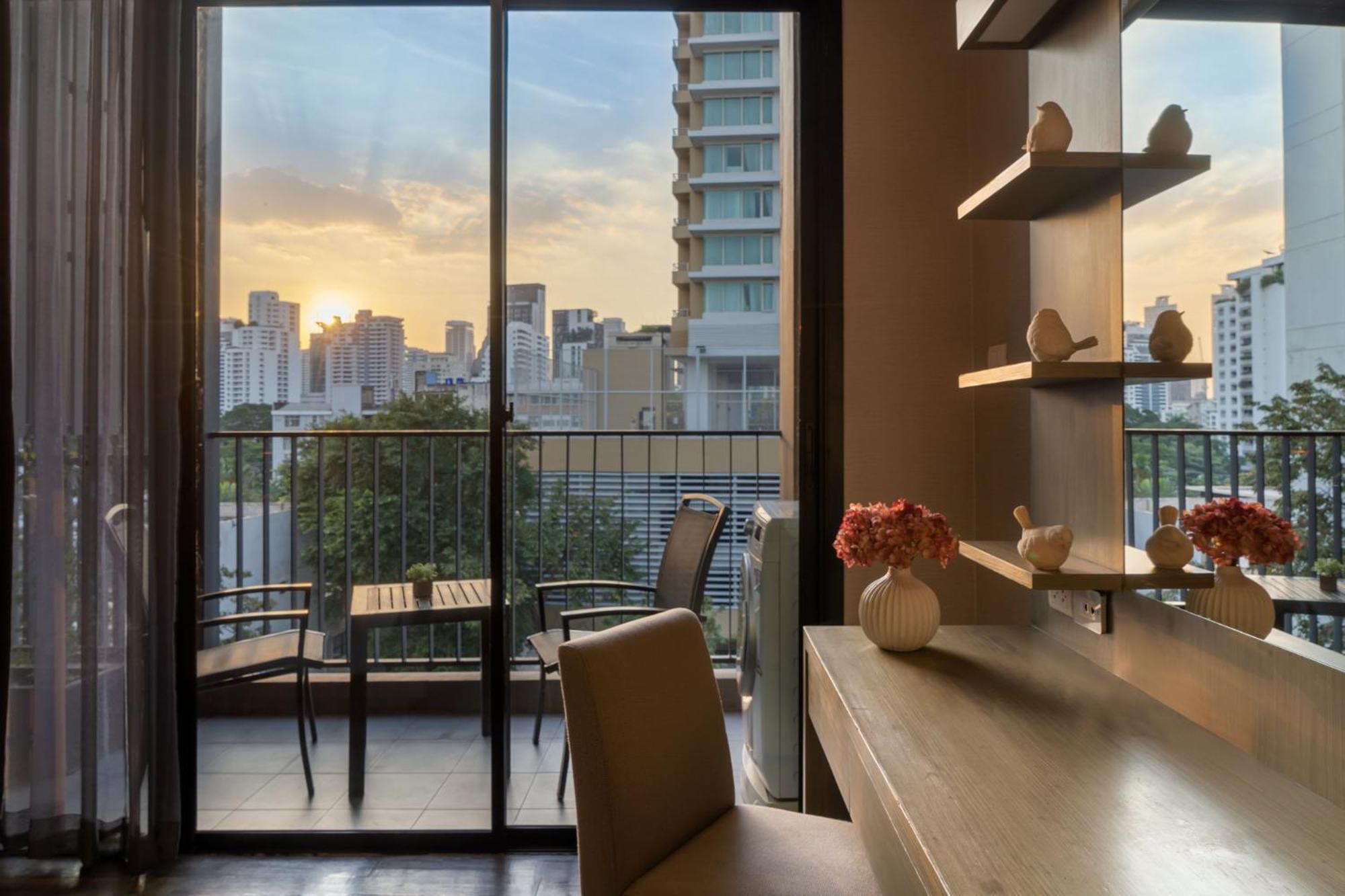 Metropolis Suites Bangkok, Tapestry Collection By Hilton Exterior photo