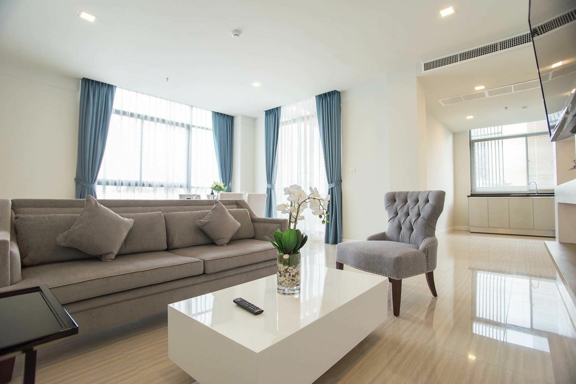 Metropolis Suites Bangkok, Tapestry Collection By Hilton Exterior photo