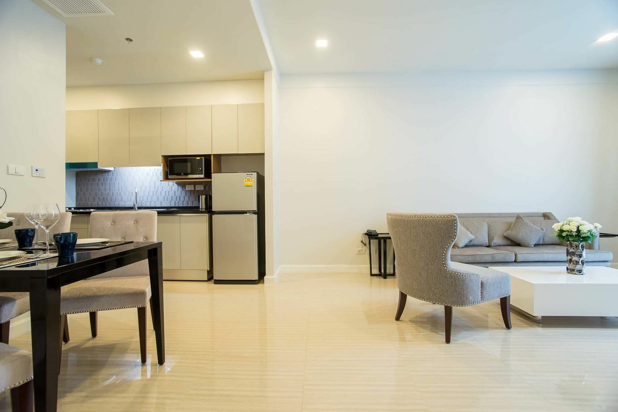Metropolis Suites Bangkok, Tapestry Collection By Hilton Exterior photo